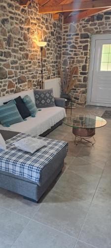 Kymi-Aliveri House | Πέτρινο Αλώνι