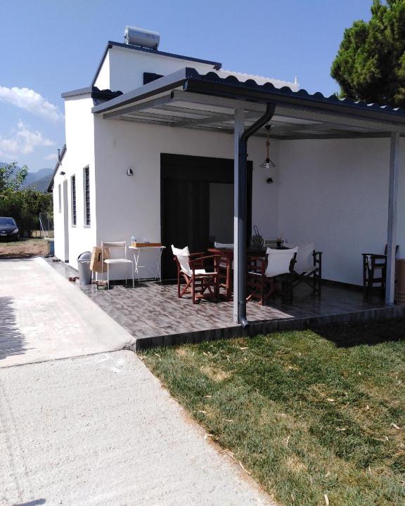 Sarakiniko Villa | Σπίτι με σοφίτα μπροστά στη θάλασσα