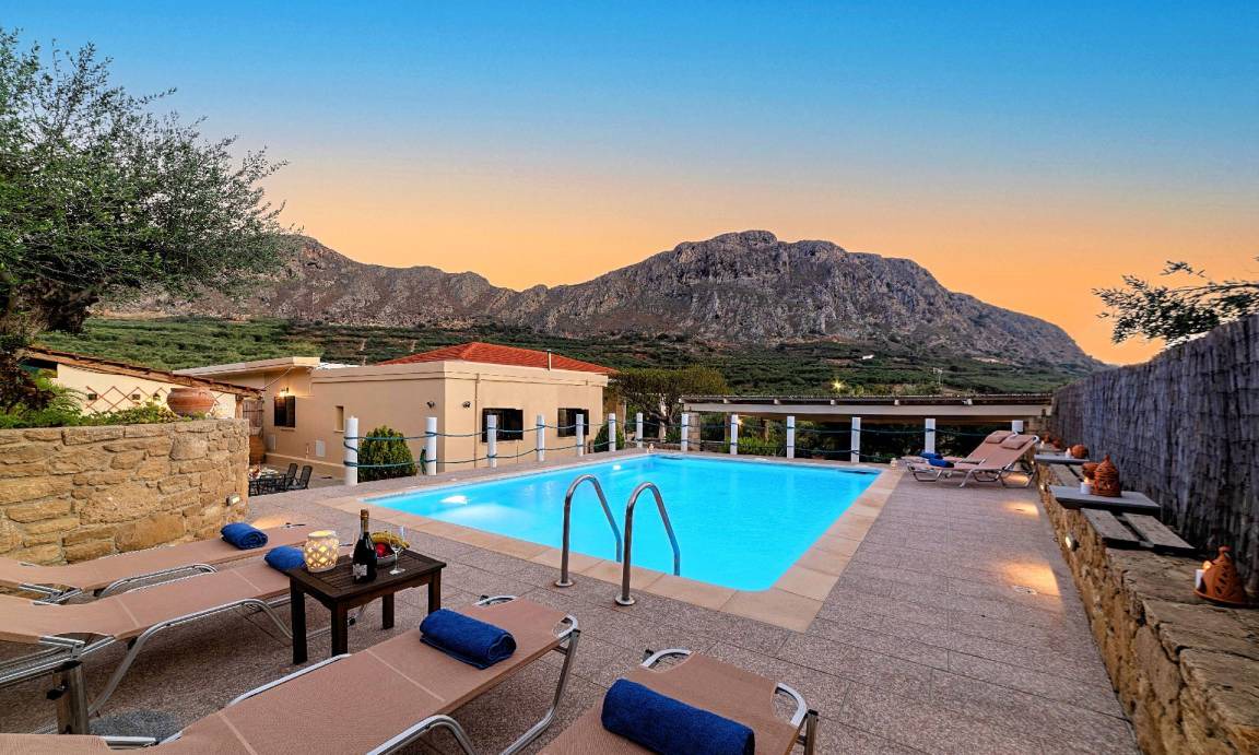 Pervolakia House | 140 m² House ∙ 4 bedrooms ∙ 10 guests