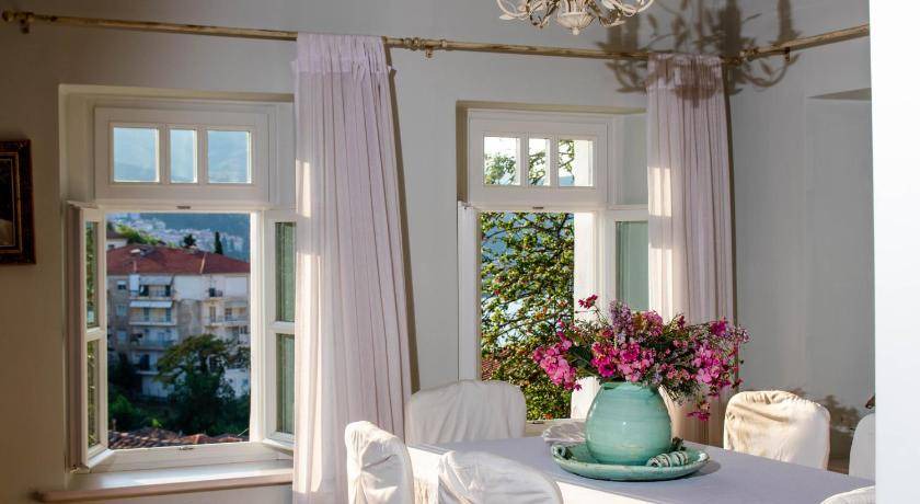 Kastoria Villa | 172 m² Villa ∙ 3 bedrooms ∙ 5 guests
