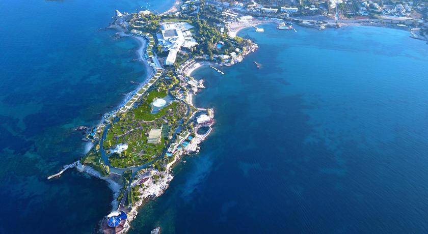 Lagonissi Resort | 180 m² Resort ∙ 20 guests
