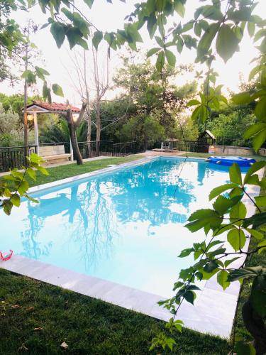 Anavyssos Villa | 180 m² Villa ∙ 4 bedrooms ∙ 9 guests