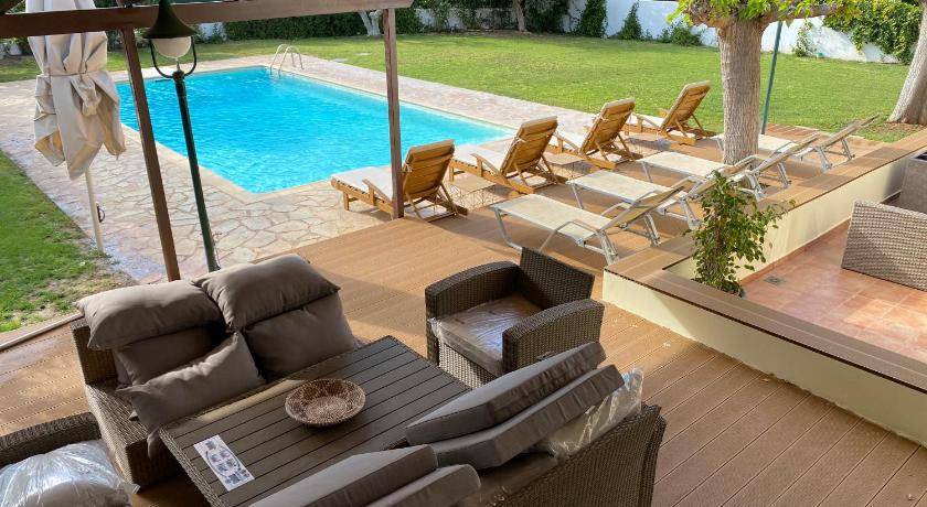 Palaia Fokaia Villa | 180 m² Villa ∙ 4 bedrooms ∙ 8 guests