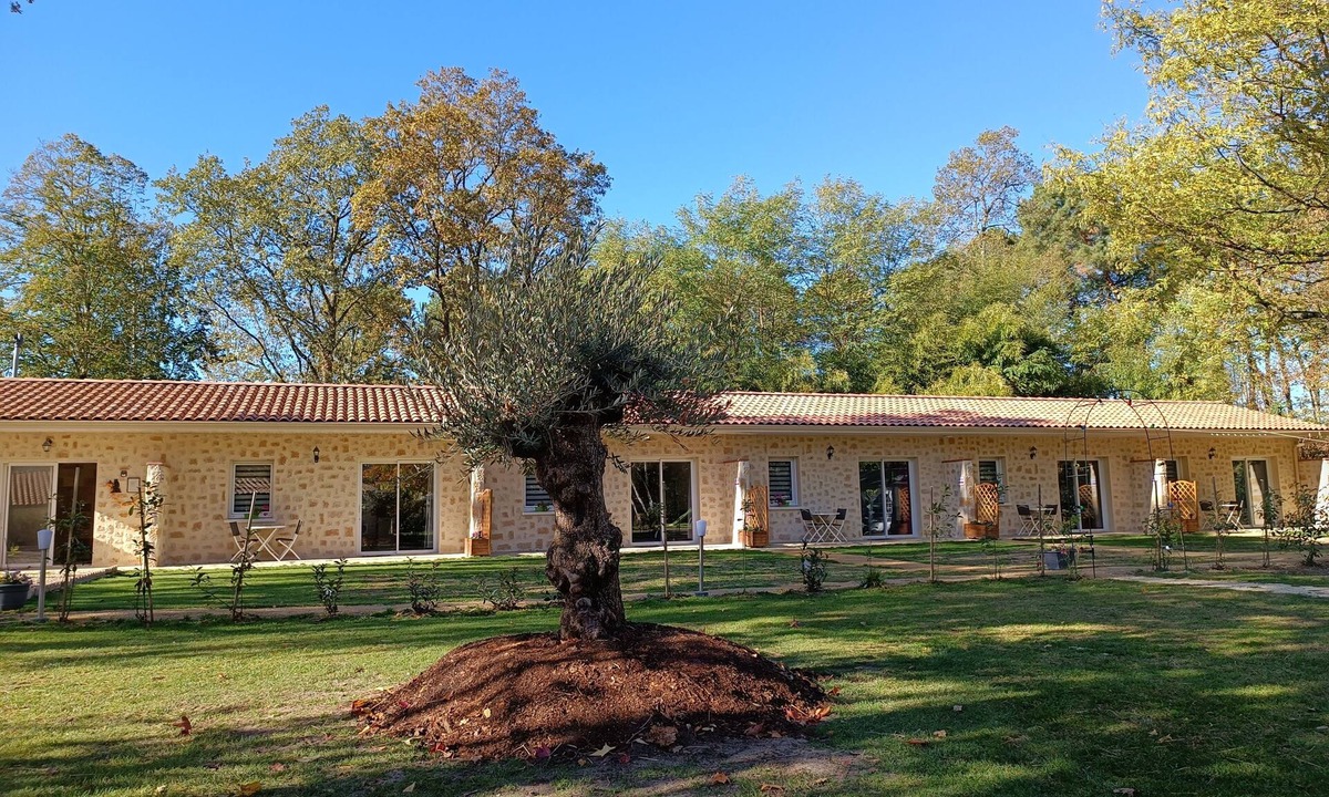 Saint-Pardon-de-Conques Apartment | 2/4-person gîte with small garden and shared swimming pool