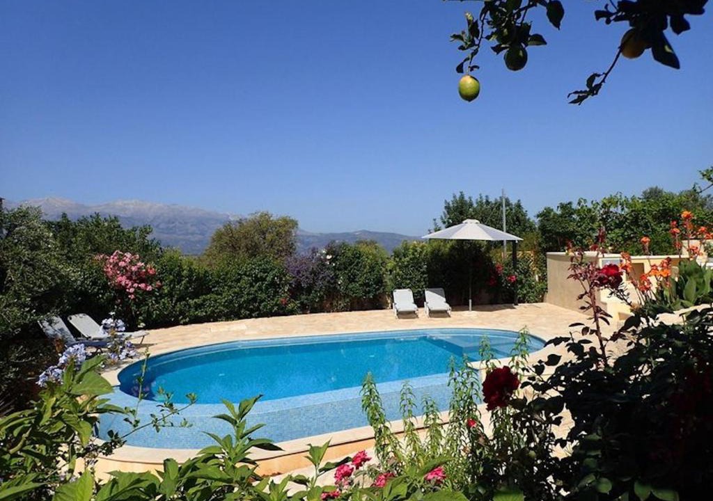 Drapanos Apartment | 2 apartments sharing garden and pool