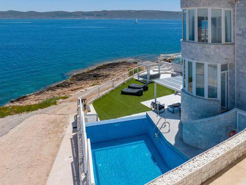 Lavreotiki Villa | 200 m² Villa ∙ 4 bedrooms ∙ 11 guests