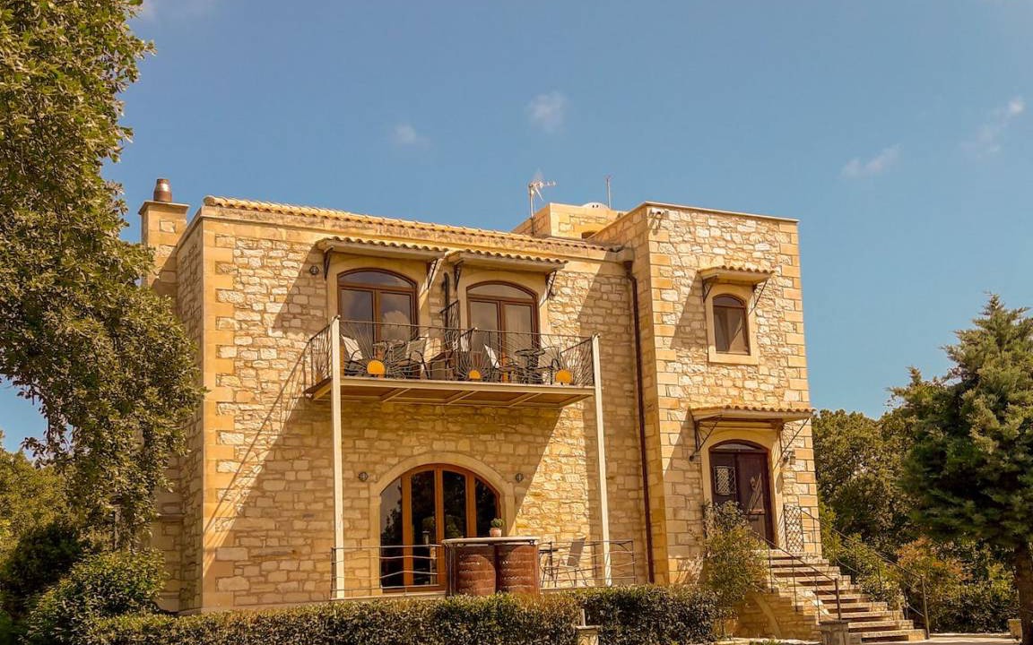 Armenoi House | 210 m² House ∙ 3 bedrooms ∙ 8 guests
