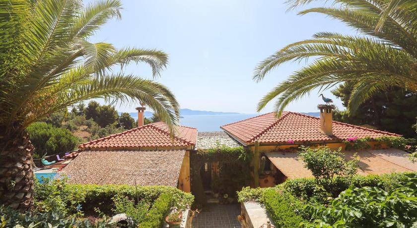 Achladies Apartment | 220 m² Apartment ∙ 5 bedrooms ∙ 8 guests