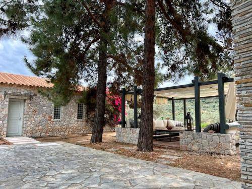 Ermionida House | 220 m² House ∙ 5 bedrooms ∙ 11 guests