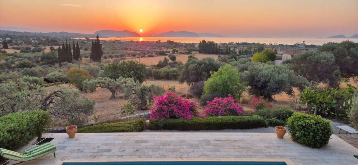 Kilada House | 220 m² House ∙ 5 bedrooms ∙ 11 guests