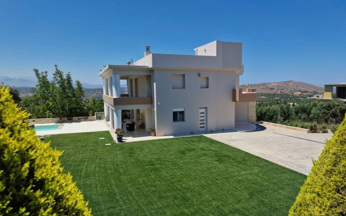 Episkopi Villa | 225 m² Villa ∙ 4 bedrooms ∙ 8 guests