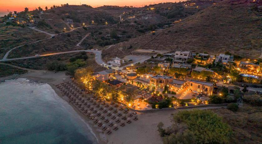 Koundouros Resort | 250 m² Resort ∙ 3 bedrooms ∙ 127 guests