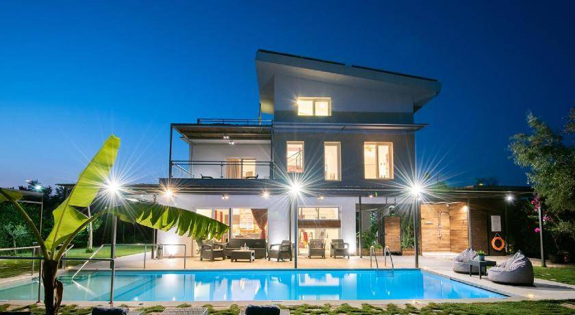 Alissos Villa | 250 m² Villa ∙ 4 bedrooms ∙ 16 guests
