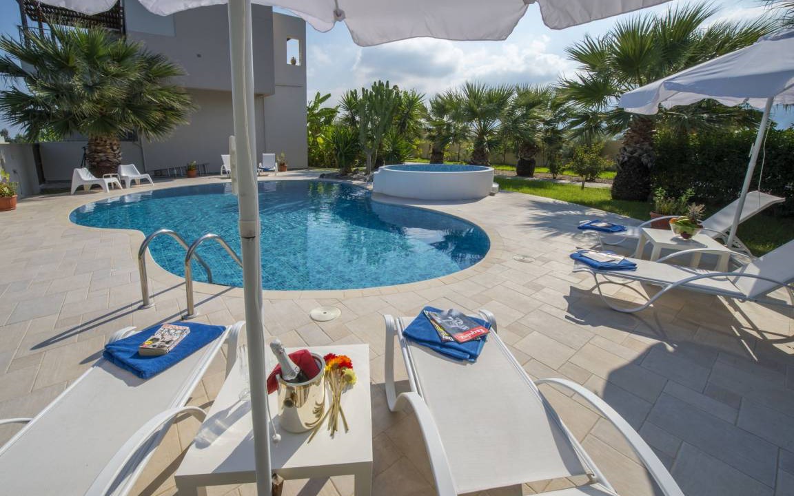 Zipari Villa | 250 m² Villa ∙ 5 bedrooms ∙ 12 guests