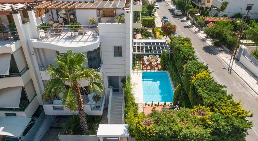 Glyfada Villa | 300 m² Villa ∙ 5 bedrooms ∙ 9 guests