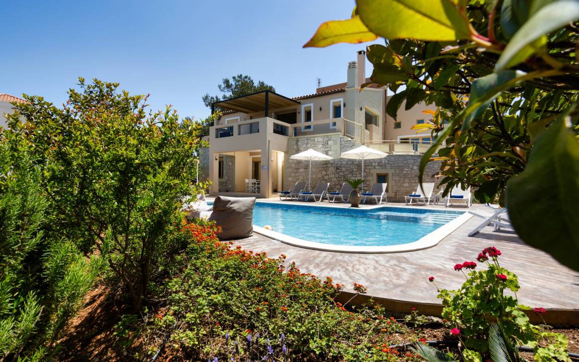 Roussospiti Villa | 300 m² Villa ∙ 5 bedrooms ∙ 13 guests