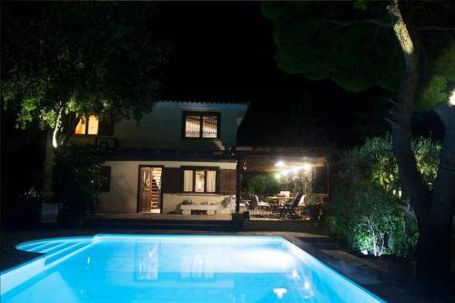 Thymari Villa | 300 m² Villa ∙ 6 bedrooms ∙ 10 guests