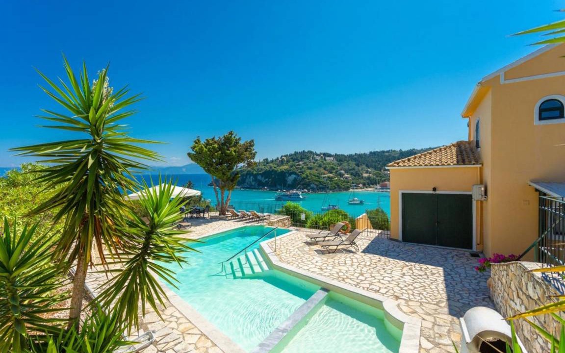 Lakka Villa | 305 m² Villa ∙ 7 bedrooms ∙ 17 guests