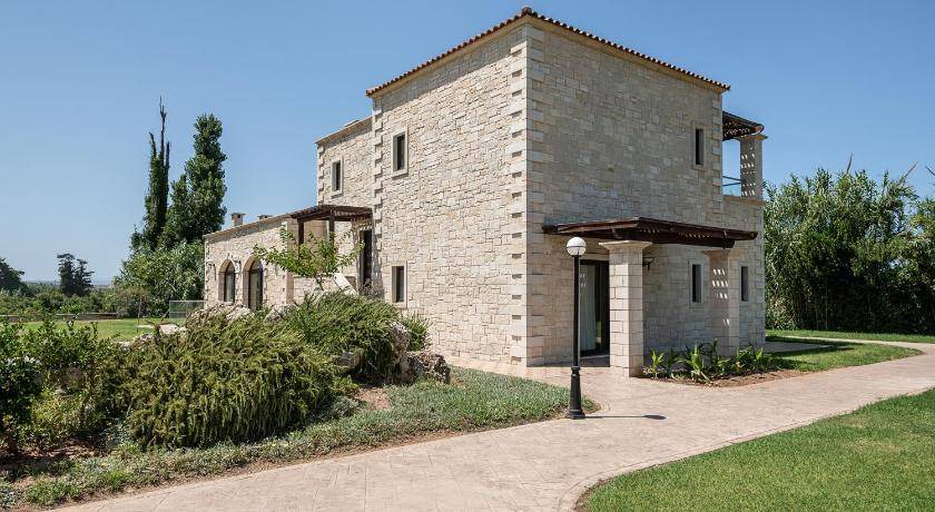 Platanias Town Villa | 308 m² Villa ∙ 4 bedrooms ∙ 127 guests