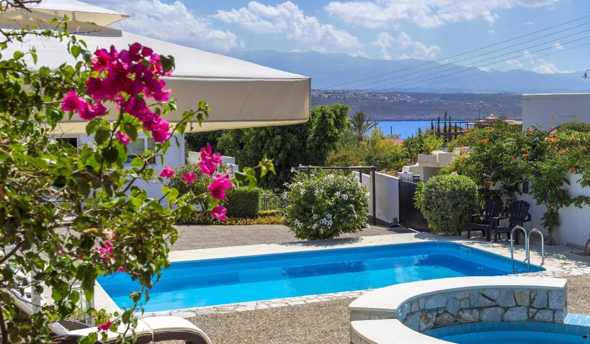 Livadi House | 309 m² House ∙ 4 bedrooms ∙ 8 guests