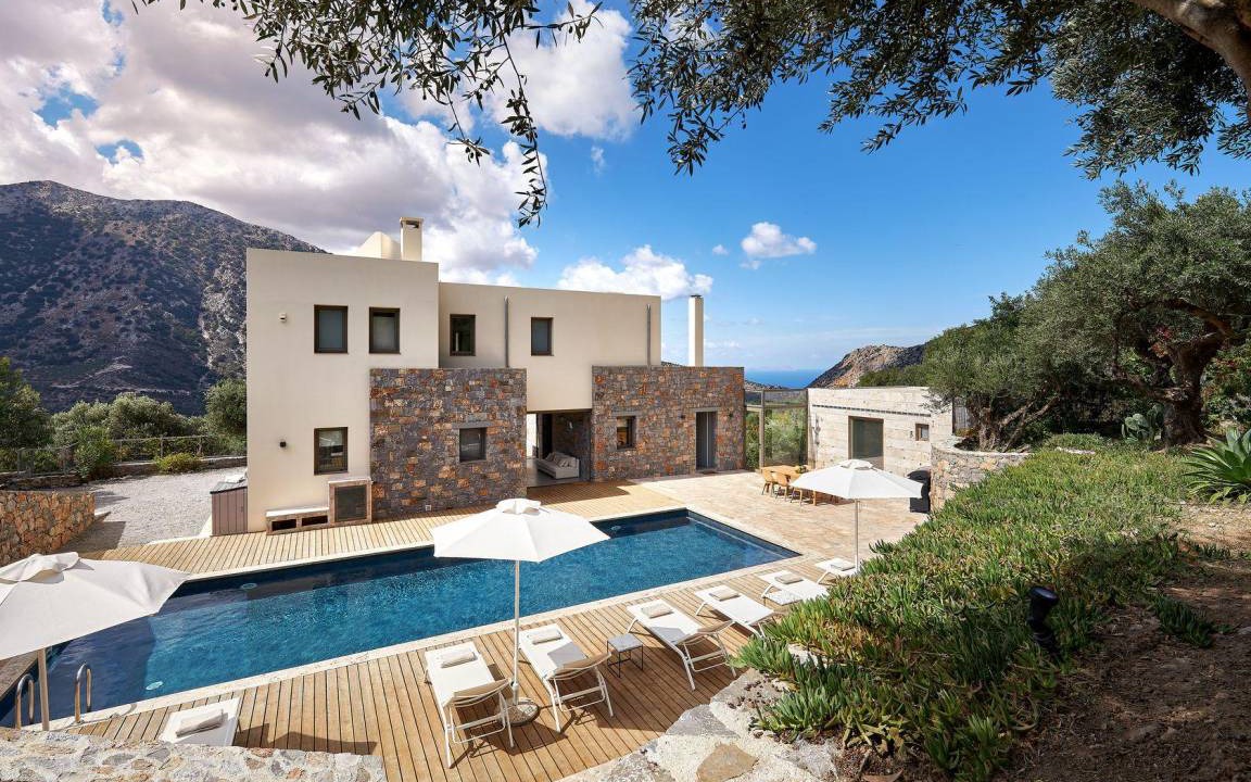 Vrachasi House | 315 m² House ∙ 5 bedrooms ∙ 10 guests