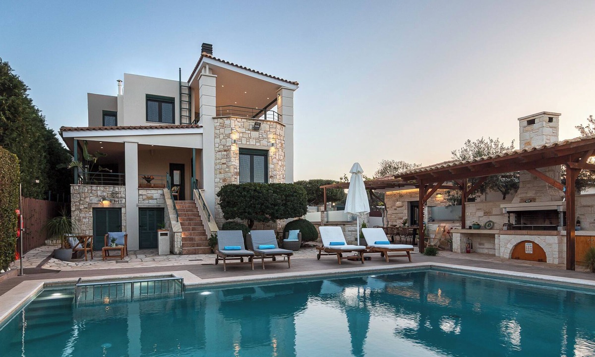 Mourniai Villa | 4-Bedroom Villa Near Downtown by Delfus