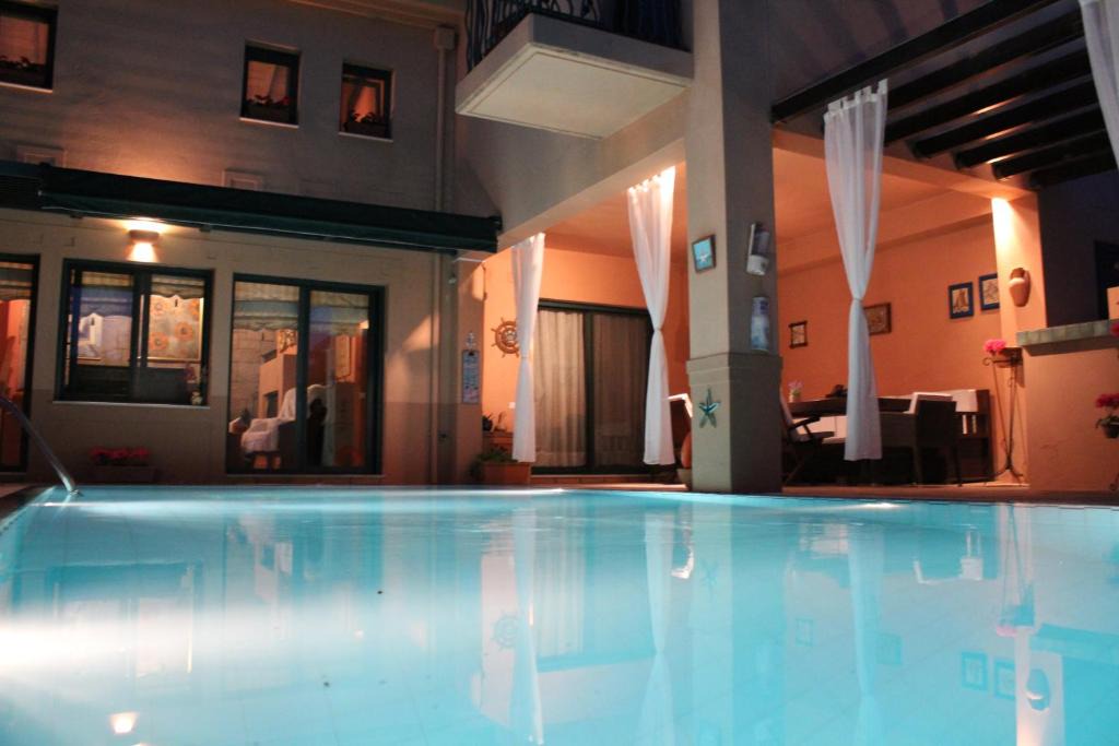 Trikala Villa | 4-seasons pool villa near Meteora