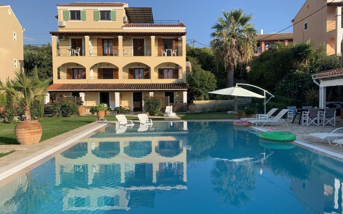 Acharavi House | 485 m² House ∙ 10 bedrooms ∙ 20 guests