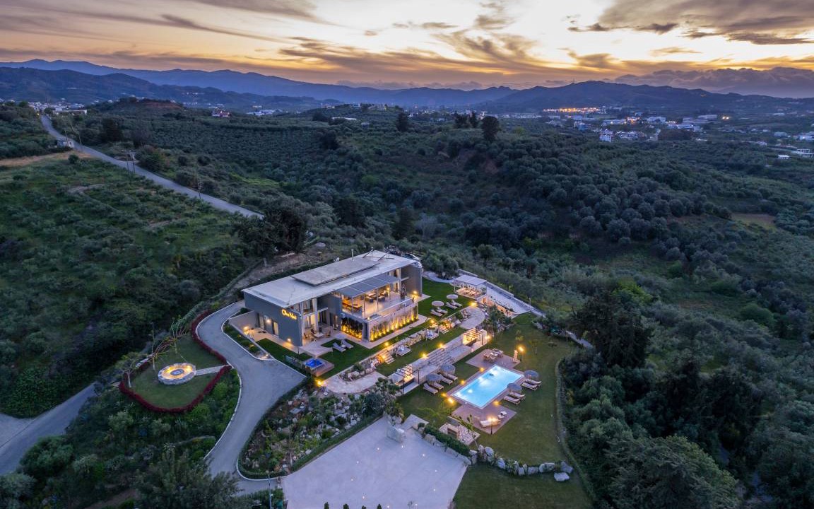 Agia Villa | 500 m² Villa ∙ 9 bedrooms ∙ 18 guests