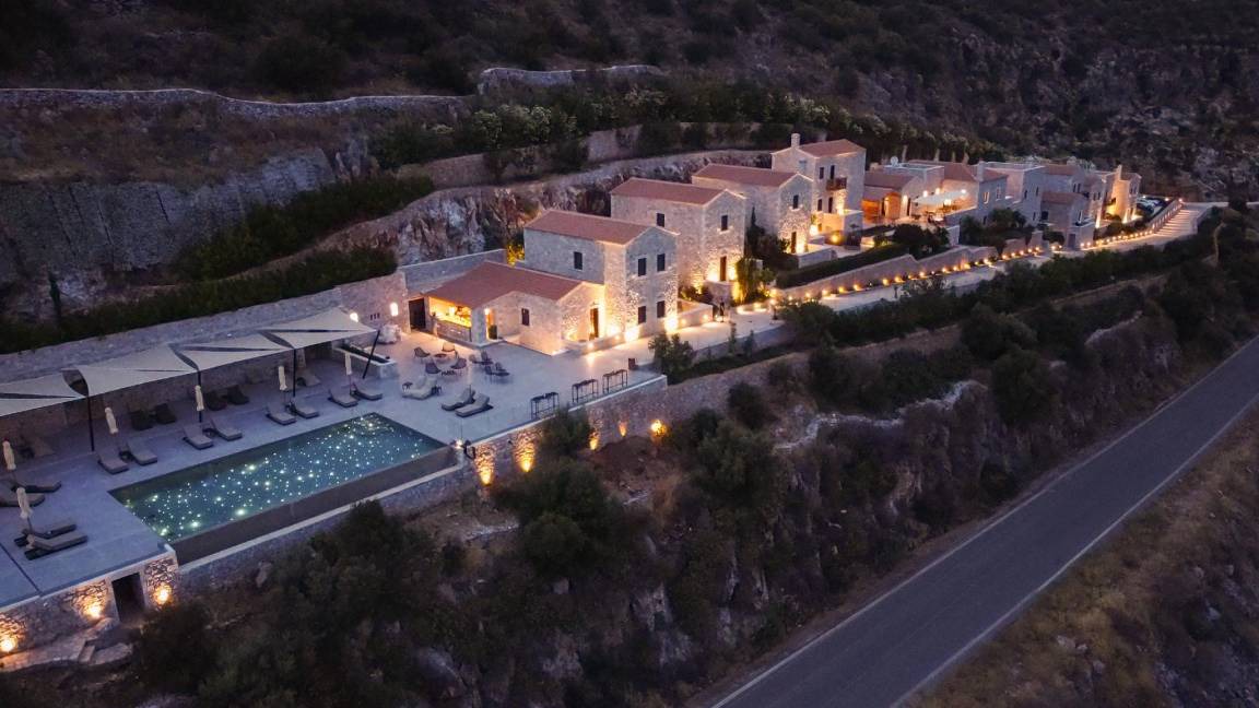 Karavostasi Hotel | 72 m² Hotel ∙ 8 guests