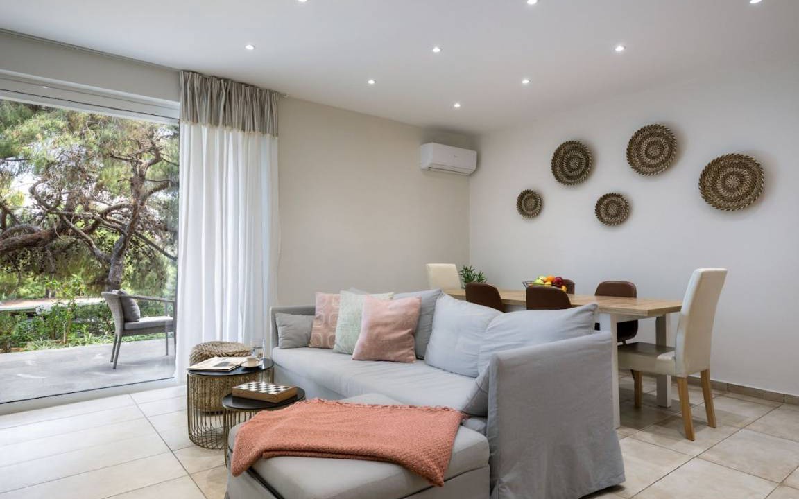 Vouliagmeni Apartment | 92 m² Apartment ∙ 2 bedrooms ∙ 4 guests