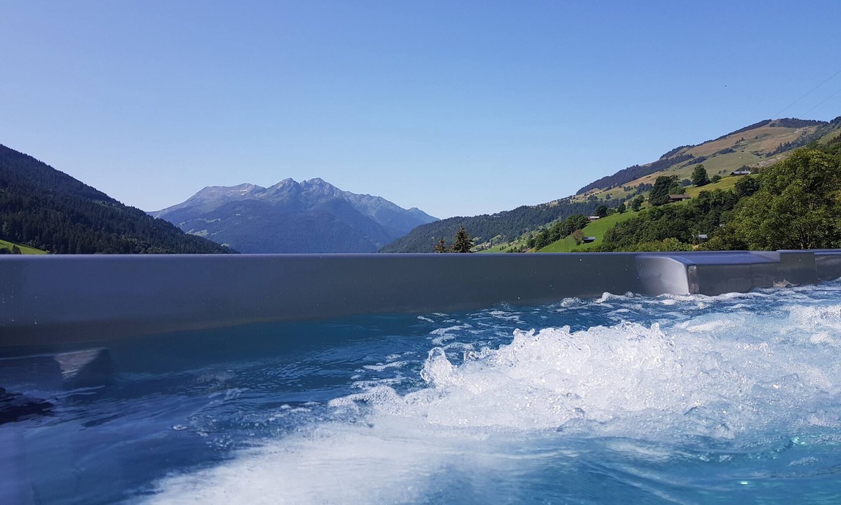 Hauteluce Ski Chalet | A hidden paradise with 10-seat Jacuzzi and outdoor sauna, beautiful view
