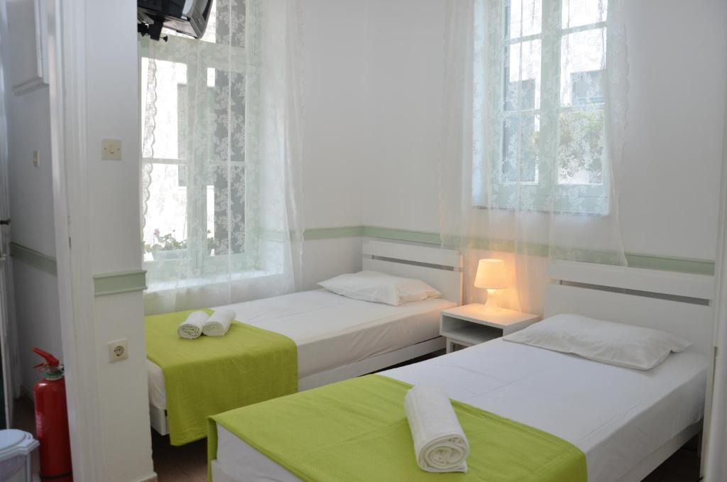 Tinos Town Hostel | Aegli Rooms