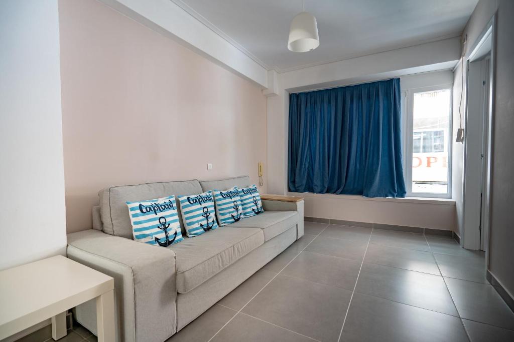 Athens Apartment | Agios Nikolaos train station 2 bedrooms 4 pers