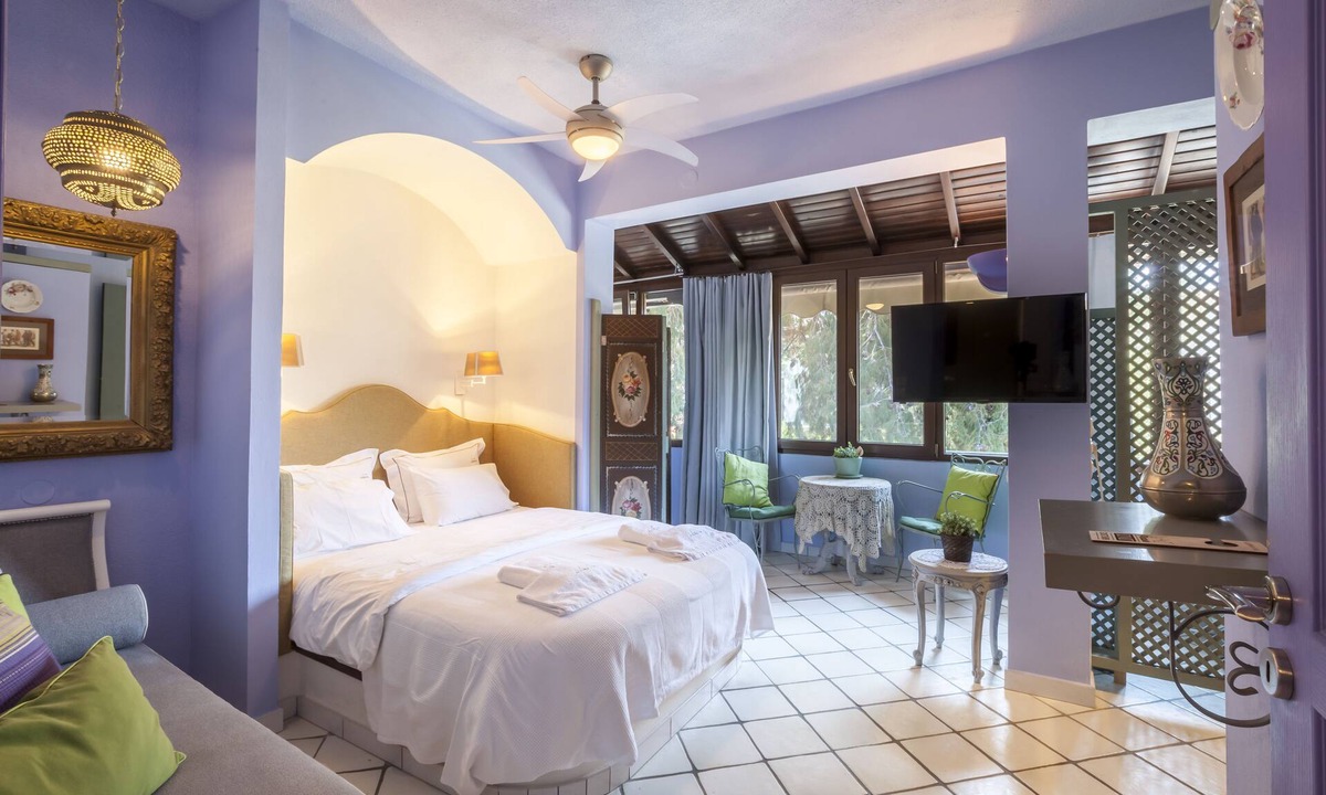 Paradhisos Bed & Breakfast | Alterra Vita Studio at a cozy B&B