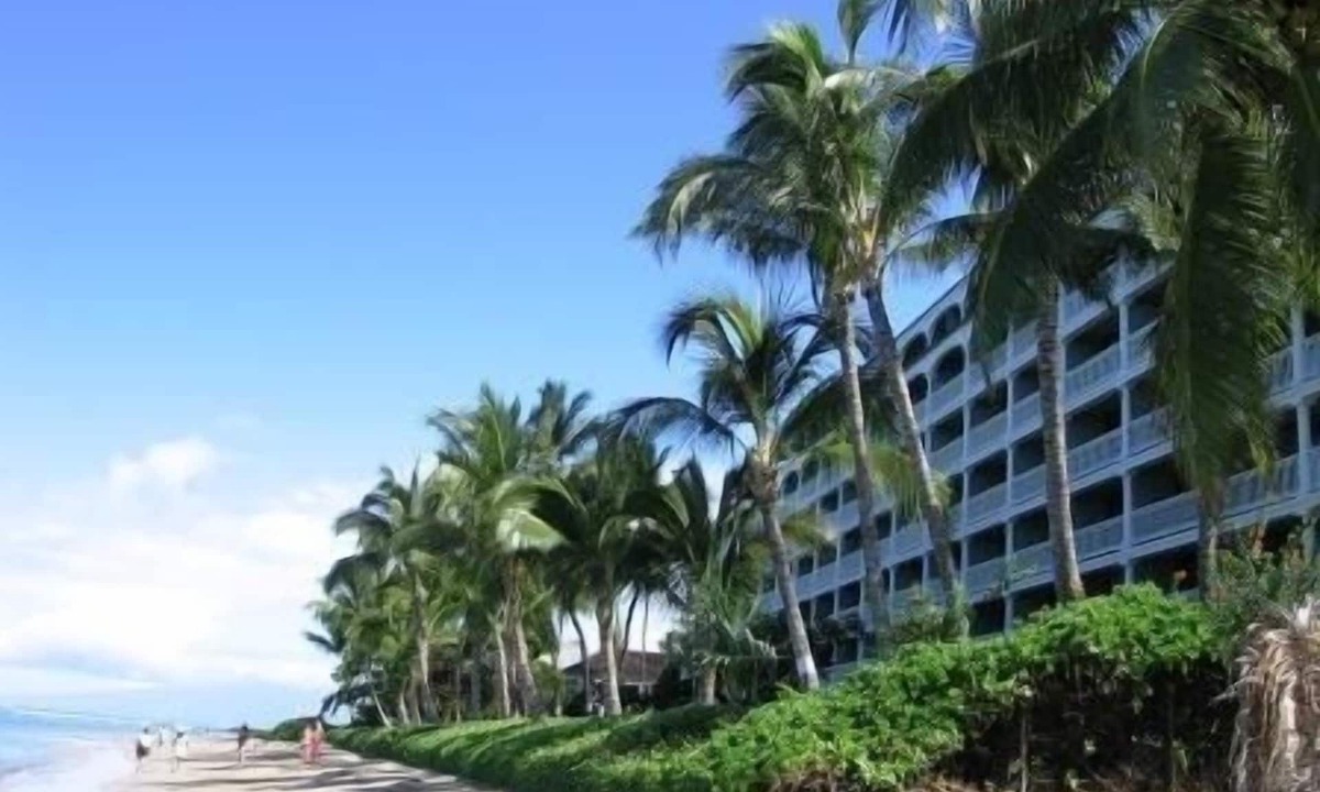 Historic Lahaina Front Street Condo | Always Low Rates! - Mountain View Lahaina Shores Studio