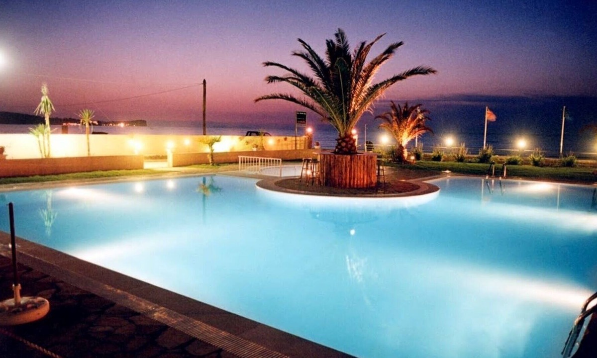 Village Maisonette Roda | Magoulades