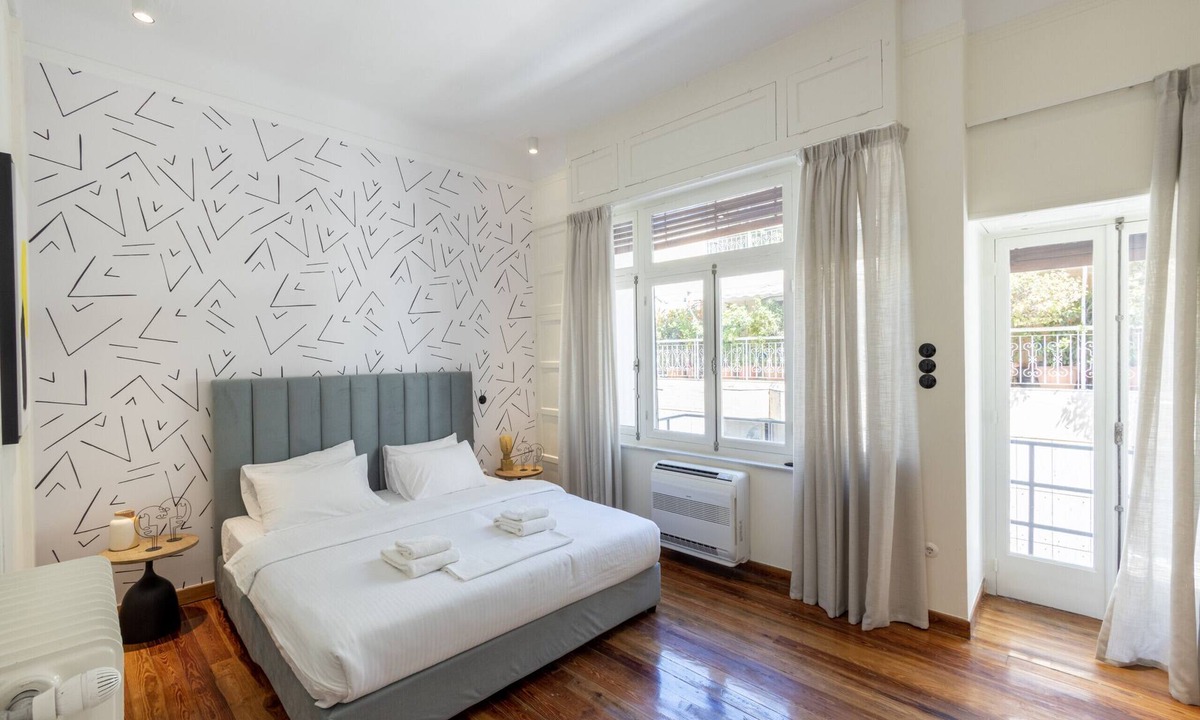 Plaka Apartment | An Outstanding 3 bdrm Apartment in the Heart of Athens