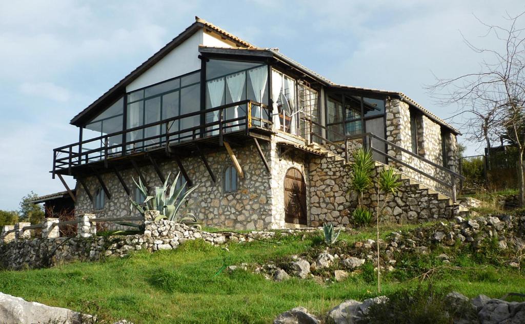 Kavallos House | Andraclos House
