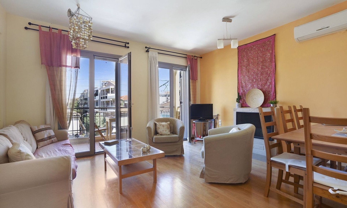 Lefkada Town Apartment | Apartment 'Casa Di Sole' with Balcony, Wi-Fi and Air Conditioning