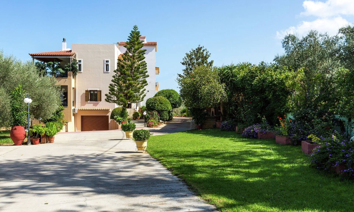 Prines Apartment | Apartment in Prines with Garden & BBQ