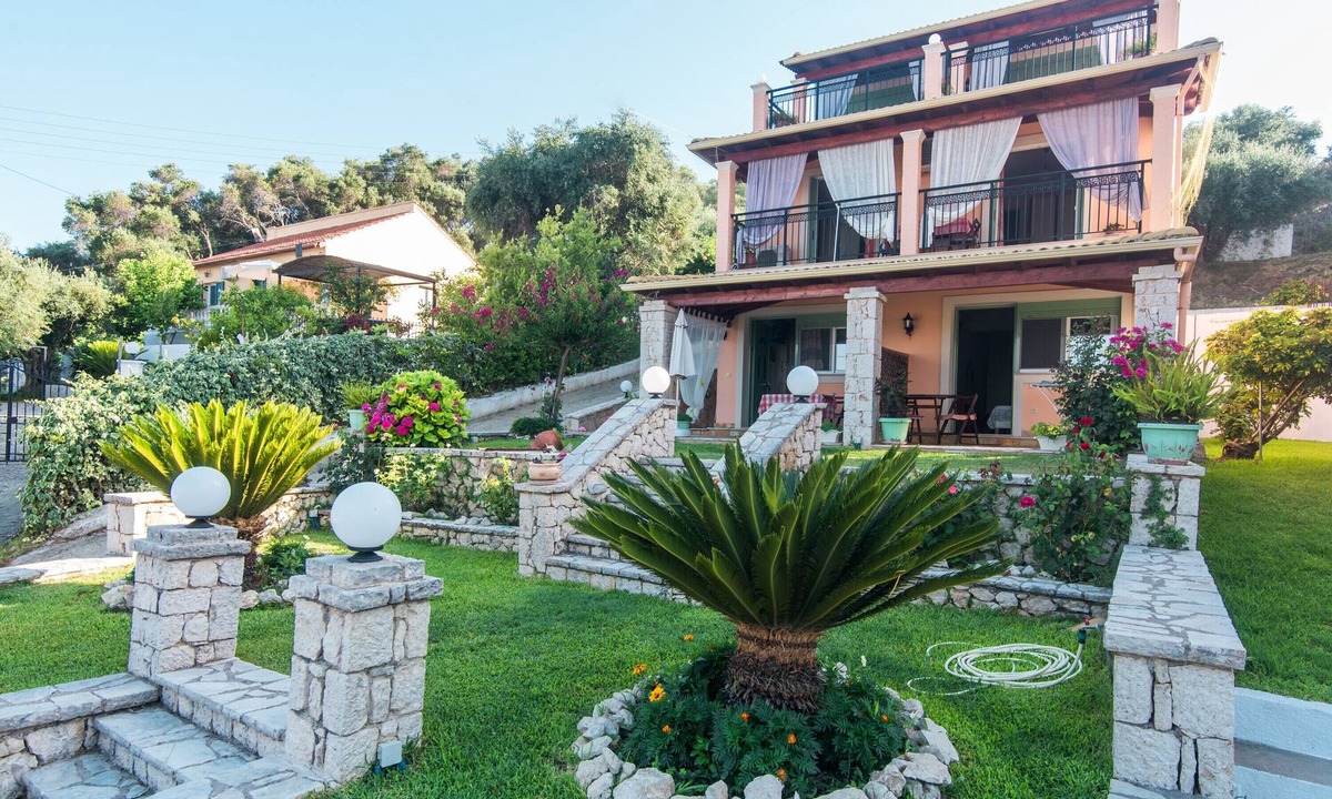 Messonghi Apartment | Apartment 'Villa Pepy Studio 1' close to the Beach with Garden & Wi-Fi