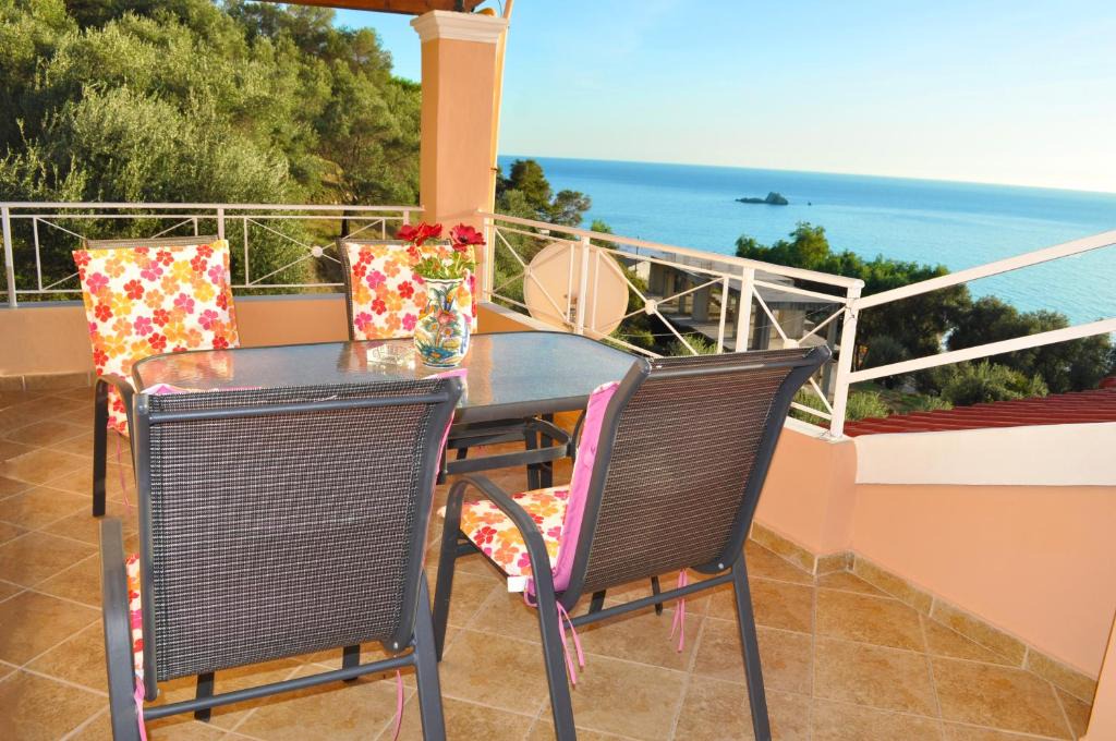 Sinarades Apartment | Apartments Tonia - Pelekas Beach, Corfu