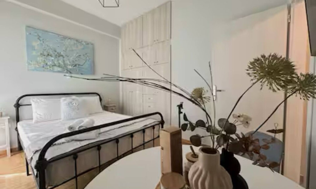 Ampelokipoi Apartment | Athenian Cosy Getaway