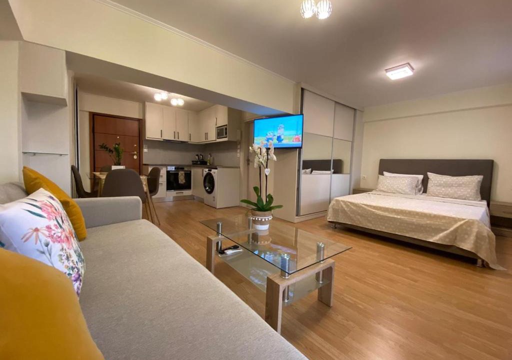 Glyfada Apartment | Athens Glyfada A warm home on the Aegean Sea 2