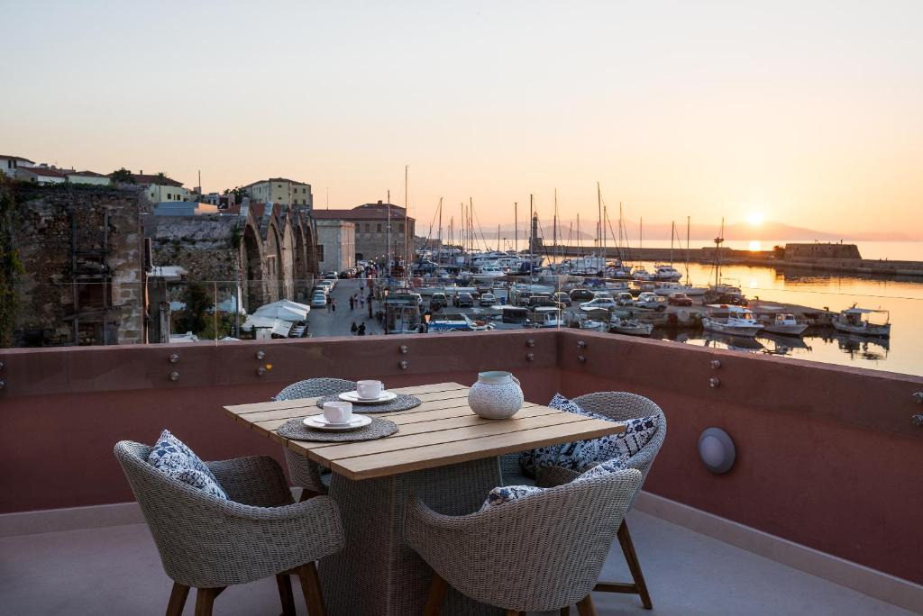 Venetian Harbour | Old Town