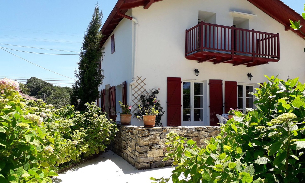Saint-Pee-sur-Nivelle House | Basque coast near St Jean de luz charming house, sea, mountains, traditions