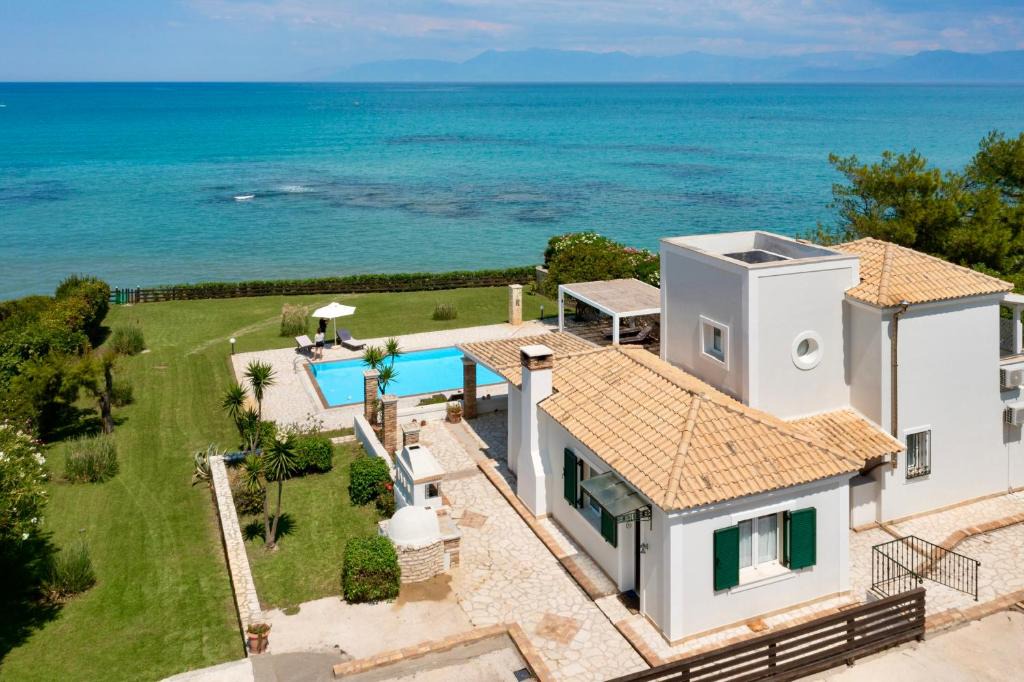 Sidari Villa | Beachfront Villa Victoras - With private beach