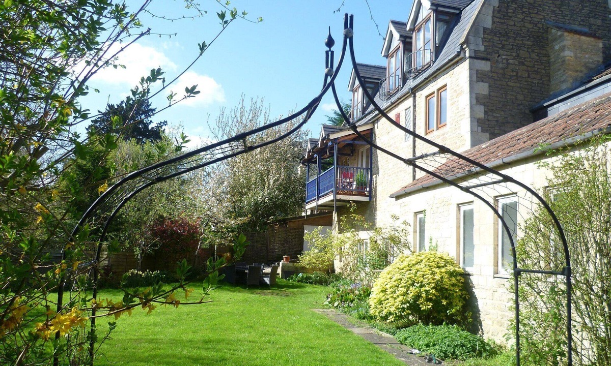 Batheaston House | Beautiful Bath, Riverside accommodation Pets welcome secure garden.