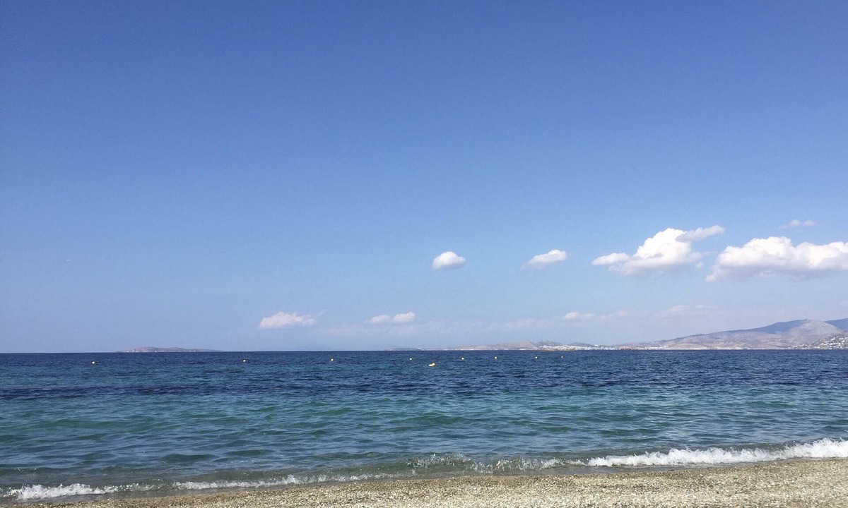 Saronida Apartment | Beautiful holiday home only 100m from the sea!